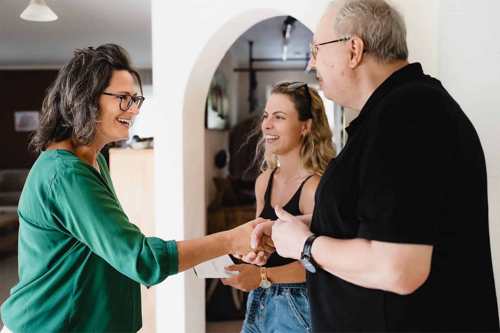 Manuela Sternig bei persönlicher Beratung für private Pflege und Betreuung.